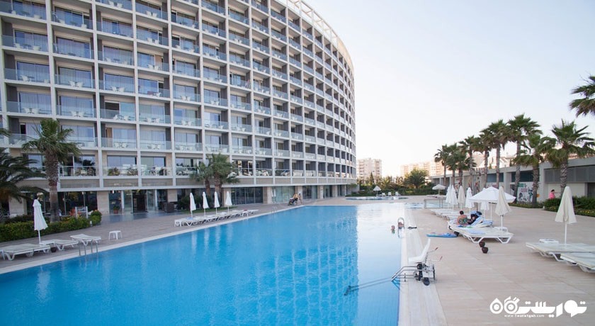 نمای کلی و استخر هتل 